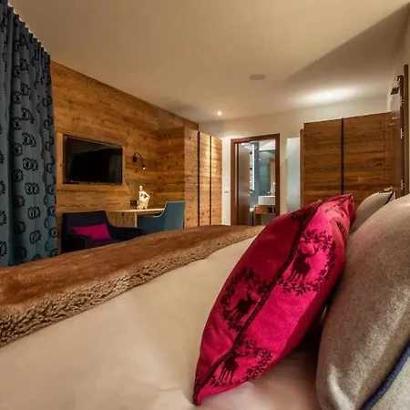 Contact Us At What App - 0041-798-079-427 To Book!! Nasserein Chalet 6 Bedrooms فيلة