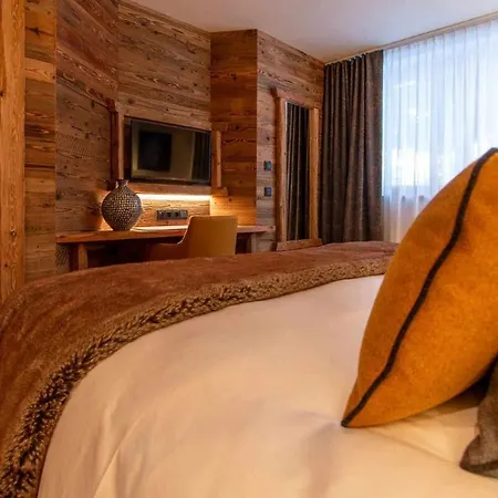 Contact Us At What App - 0041-798-079-427 To Book!! Nasserein Chalet 6 Bedrooms * סן אנטון